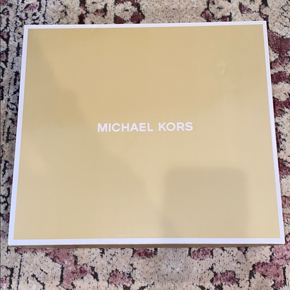 NEVER WORN Michael Kors boots 🎆
